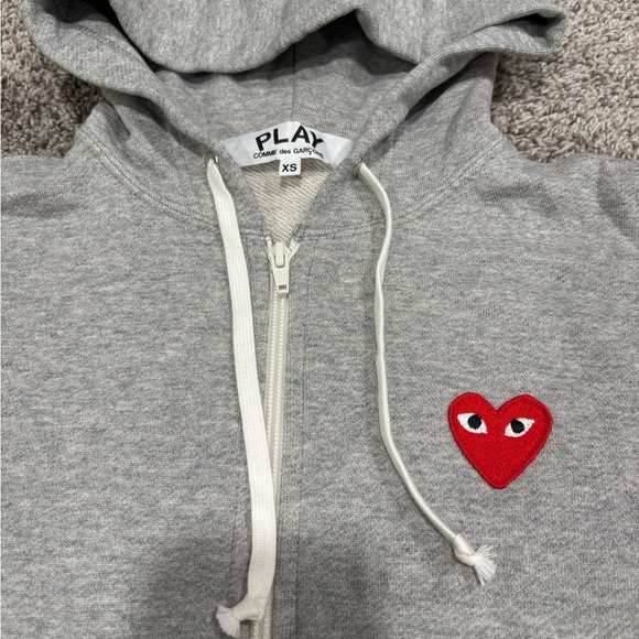 Comme des Garcons PLAY Gray Sweater with Red Hearts - Picture 4 of 7